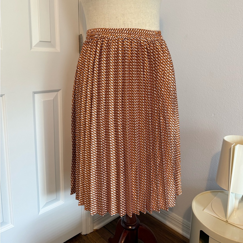 Geometric Pattern Pleated Skirt